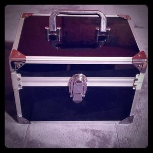 Black & Silver Beauty Carry Case